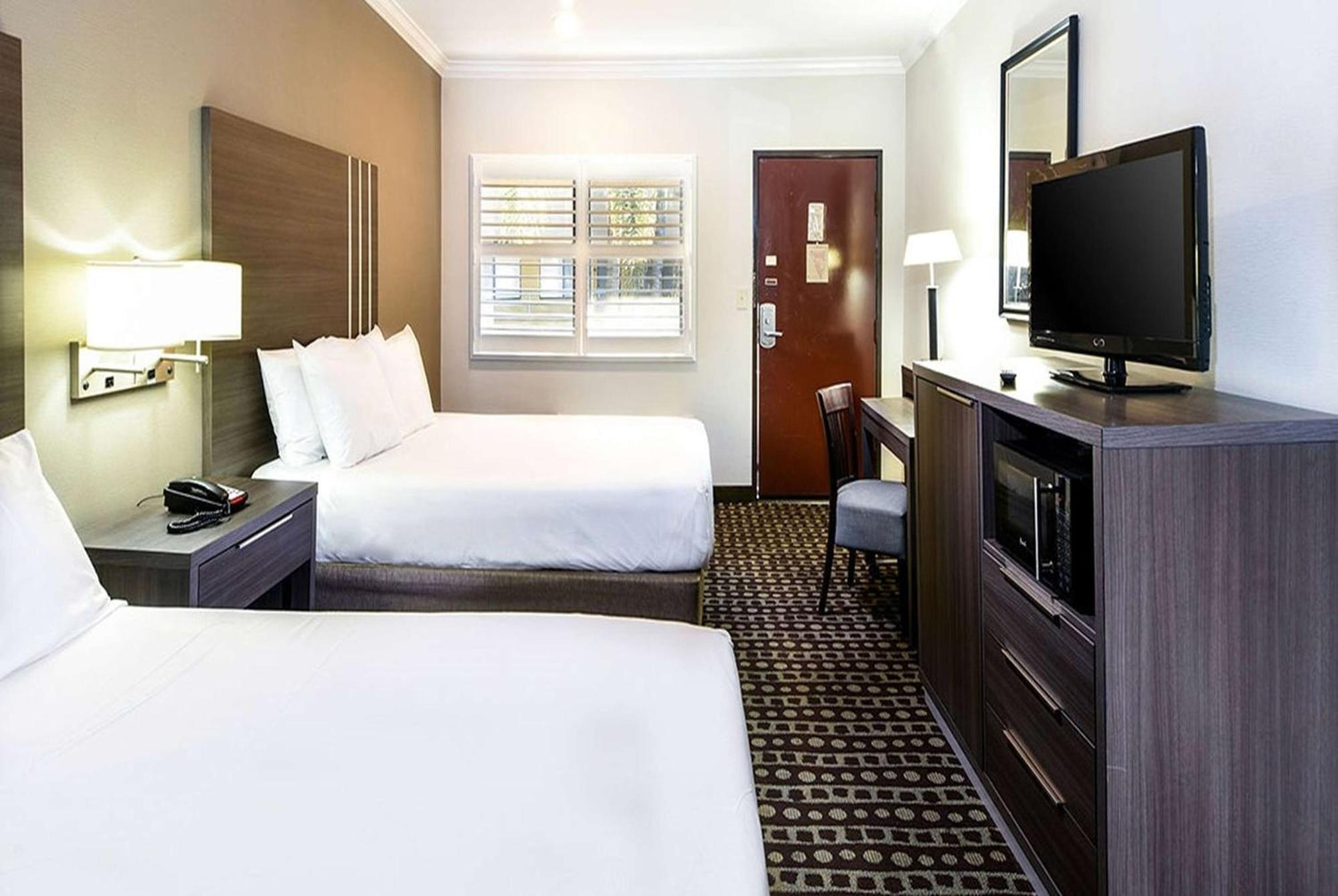 Travelodge By Wyndham Commerce Los Angeles Area Εξωτερικό φωτογραφία