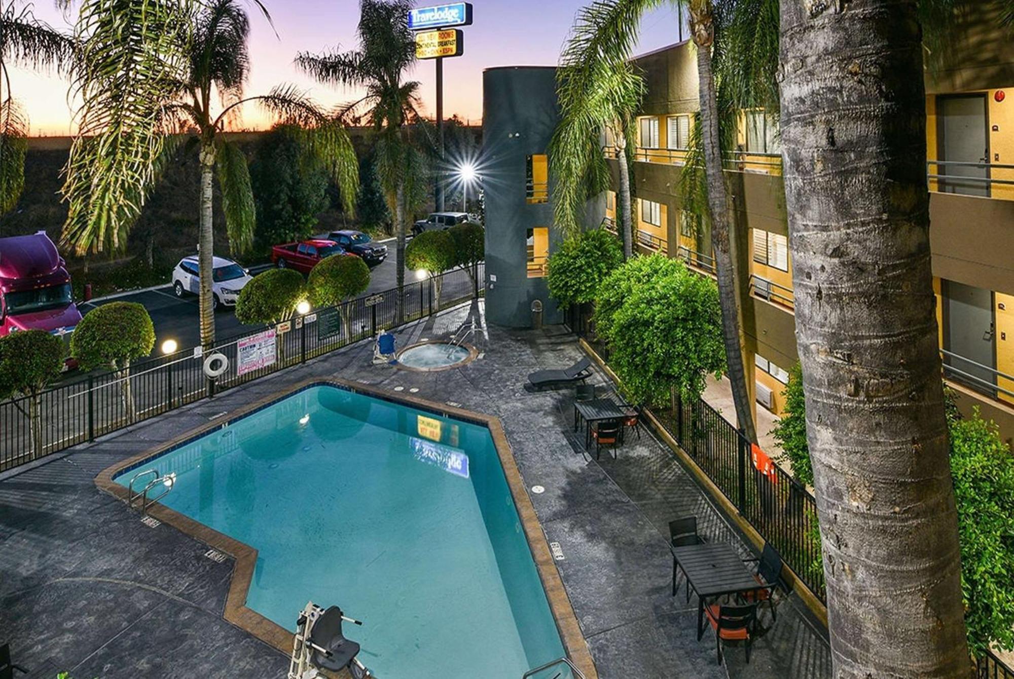 Travelodge By Wyndham Commerce Los Angeles Area Εξωτερικό φωτογραφία