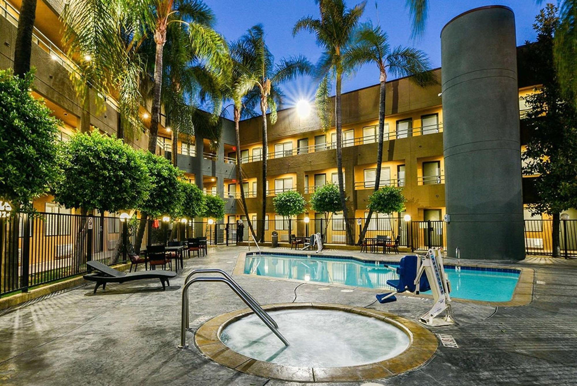 Travelodge By Wyndham Commerce Los Angeles Area Εξωτερικό φωτογραφία