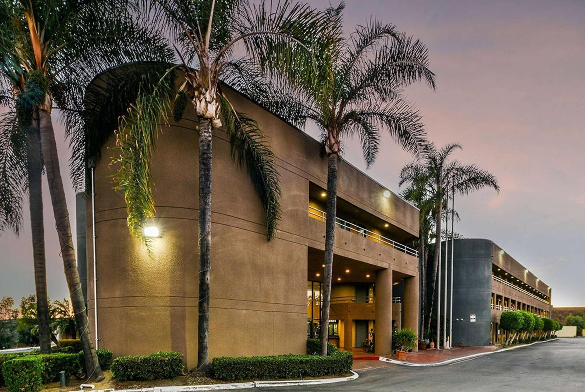 Travelodge By Wyndham Commerce Los Angeles Area Εξωτερικό φωτογραφία